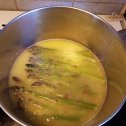 Asparges blev kogt i en blanding af smør og vand